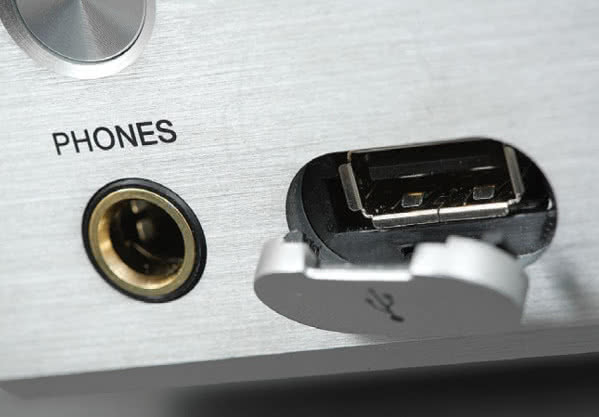 Port USB dla urządzeń przenośnych - działa również ze sprzętem Apple.
