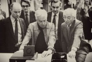 Herberta von Karajan Analogowo rzecz ujmując