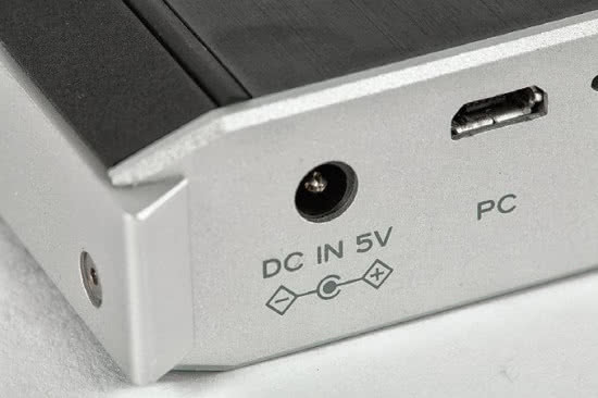 Teac może także działać jako USB DAC, z komputera w trybie asynchronicznym są pobierane dane PCM 24/192 oraz DSD128.