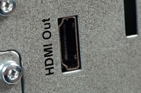 Jest nawet wyjście wideo HDMI, więc po podłączeniu do telewizora można oglądać filmy (z plików na dysku twardym).