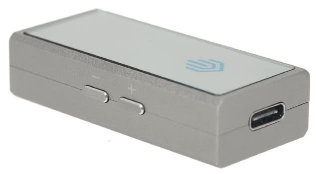 Wejście to nowoczesne gniazdo USB-C, przetwornik współpracuje z komputerami oraz sprzętem mobilnym.