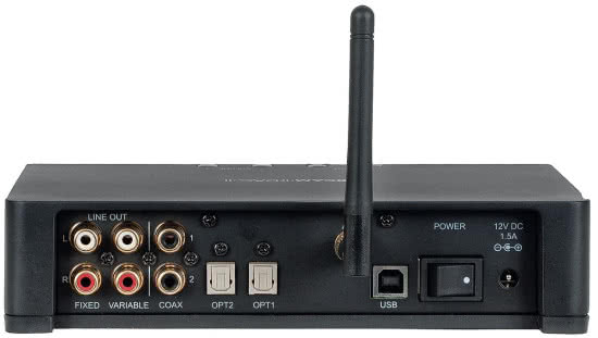  Na tylnej ściance nie ma dużego gniazda sieciowego - zasilacz jest zewnętrzny. Dwa wyjścia analogowe – jedno ze stałym, a drugie z regulowanym poziomem. USB-B jest, jak zwykle, wejściem pozwalającym przesłać sygnały o najwyższych parametrach; w tym przypadku PCM 24 bit/384 kHz oraz DSD128. Typowa antena dla systemów bezprzewodowych służy tutaj komunikacji Bluetooth.