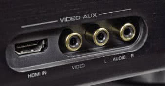 Panel podręczny został świetnie wyposażony, jest tu
nawet wejście HDMI.