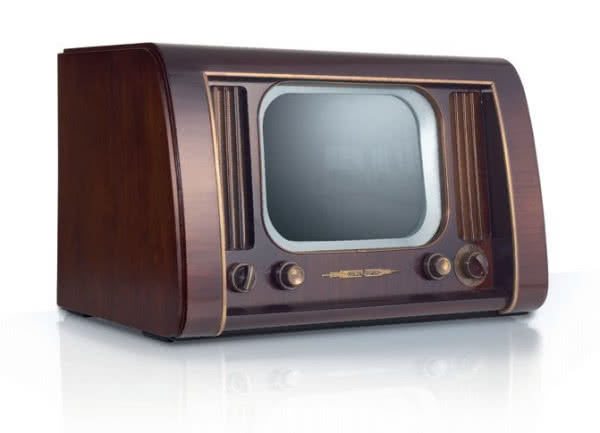 Iris – pierwszy powszechnie dostępny telewizor, dokładnie 20 lat po berlińskim pokazie z 1931 roku.