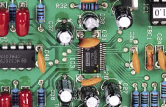 Dobry przetwornik C/A DSD1792 Burr-
Browna, a za nim poczwórny układ scalony
MC33079 Motoroli.