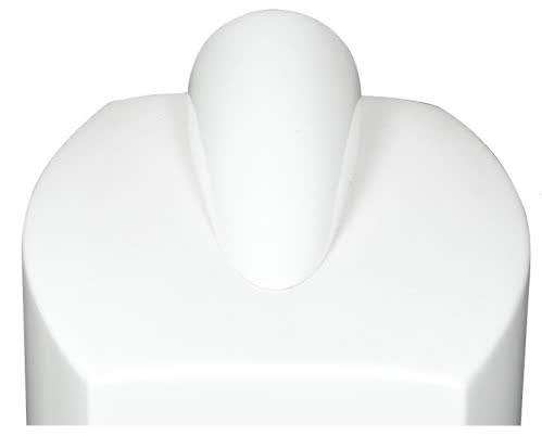 Obudowa Delty ma boki wygięte jeszcze bardziej, niż Iroise 3, lekko zaobloną górną ściankę i zwieńczenie "aerodynamicznym" garbem za głośnikiem wysokotonowym. Biały kolor staje się coraz modniejszy i dobrze tu pasuje, pomagając uzyskać efekt bardziej subtelny.