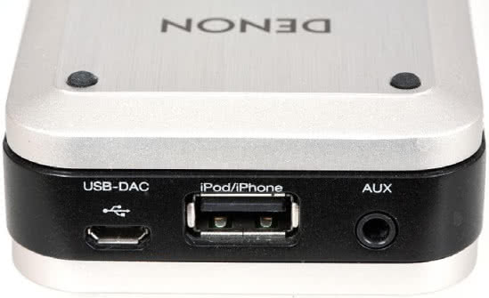 DA-10 ma trzy wejścia, jedno z dwóch USB jest dedykowane urządzeniom Apple.