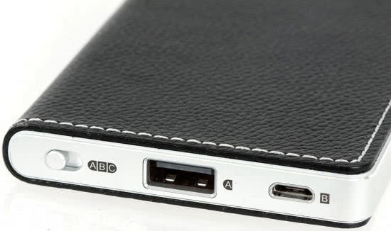 Dwa podstawowe wejścia USB pozwalają na podłączenie komputera oraz szerokiej gamy urządzeń przenośnych, włącznie ze sprzętem Apple.