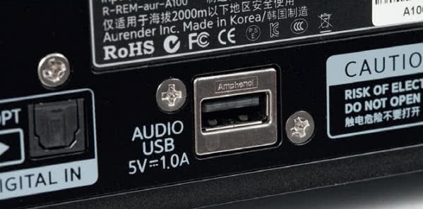 A100 ma specjalne wyjście USB na zewnętrzny DAC, bez konieczności angażowania komputera i instalowania sterowników.