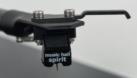 Music Hall fi rmuje wkładki swoją marką, ale dostarczają je podwykonawcy, w tym przypadku Audio-Technica.
