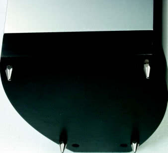 Zaciski WBT lub ich podróbki są już niemal obowiązujące w kolumnach aspirujących do klasy hi-end.