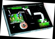 Audiolab 8000SE Wn�trze
podzielone jest na
dwie sekcje - cz��
z nap�dem oraz
uk�adami audio
i cz�� z zasilaczem.