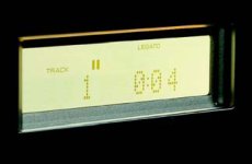 Pioneer A6 Mleczne wy�wietlacze s� oryginalne, ale
s�abo czytelne z dalszej odleg�o�ci.