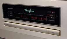 Accuphase  DP-700 Wy�wietlacz typu
dot-matrix jest
�adny i czytelny,
r�wnie� dzi�ki jego
bursztynowemu
kolorowi.