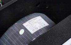 Advance Acoustic MAP-800 Du�y, toroidalny
transformator
mo�na by�o ustawi�
pionowo dzi�ki
znacznej wysoko�ci
urz�dzenia. Pomaga
to zredukowa�
pole rozproszone
w kierunku innych
uk�ad�w.