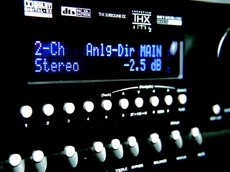 Anthem  P5 Korzystaj�c z takich �r�de�, jak CD, SACD
czy LP, najlepiej wy��czy� wszystkie uk�ady
DSP i pu�ci� sygna� najkr�tsz� �cie�k�.