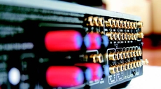 Arcam FMJ A32 Po dodaniu do A-32 p�ytki 7.1 na tylnej
�ciance robi si� wyj�tkowo t�oczno...
