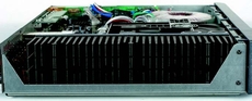 Arcam Solo Movie 5.1 Wszystkie ko�c�wki zajmuj�
w�ski pas, biegn�cy przez ca��
g��boko�� urz�dzenia.