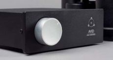 Avid DIVA II W przeciwie�stwie do innych gramofon�w
tego testu Avid zosta� wyposa�ony w zewn�trzny,
solidny zasilacz. Niestety, nie mamy
mo�liwo�ci zmiany obrot�w.