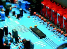 NAD C315BEE Prze��czaniem mi�dzy wej�ciami zajmuje si� uk�ad scalony Toshiby.
