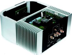 Classe Audio CA-M400 
Wewn�trz nie jest t�oczno, dla optymalnego
ch�odzenia elementy odsuni�to
od siebie.