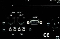 Classe Audio CA-M400 W niemal ka�dym urz�dzeniu Classe montuje
rozbudowan� sekcj� konektor�w dla uk�ad�w
sterowania, w tym firmowego CAN BUS.