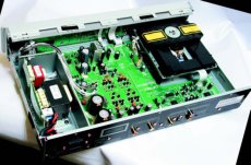 Marantz PM6002 Obydwa
transformatory,
zasilaj�cy
i stand'by,
odsuni�to od
p�ytki
z uk�adami
i zaekranowano.