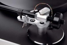 Clearaudio Concept Rami� Concepta zosta�o przygotowane specjalnie dla tego modelu - zawiera kilka nowych rozwi�za�.