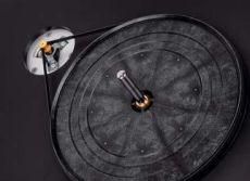 Clearaudio Concept Talerz z materia�u POM k�adzie si� na plastikowym subtalerzu.