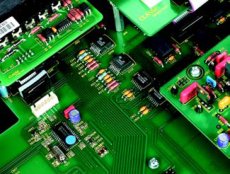 Classe Audio CP-700 Procesory odpowiedzialne za obs�ug�
system�w sterowania.