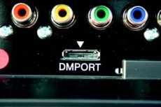 Sony  DAV-IS10     Sony nie lekcewa�y przeno�nych
odtwarzaczy, do wsp�pracy z nimi
przygotowano wej�cie DM Port.