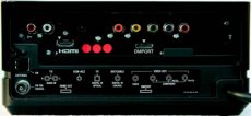 Sony  DAV-IS10 Z ty�u jednostki centralnej znajdujemy
zar�wno wyj�cie komponent, jak i HDMI
z sygna�em 1080i.
