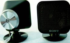 Sony  DAV-IS10 Systemowe g�o�niki s� wyj�tkowo ma�e, mog�
zosta� ulokowane na fabrycznych podstawkach
b�d� zwieszone na delikatnych uchwytach.