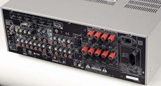 Denon AVR-2310 Komplety wyj�� i wej��,
we wszystkich standardach
i w ponadprzeci�tnej liczbie.