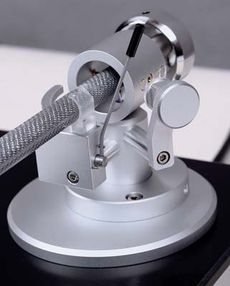 Clearaudio PERFORMANCE + SATISFY + MAESTRO �o�ysko, winda i �ruba magnetycznej regulacji
si�y anti-skatingu.