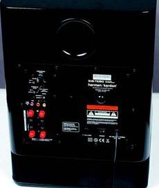 Harman Kardon HS250 Subwoofer to klasyczne urz�dzenie aktywne
ze wszystkimi gniazdami i regulacjami oraz
pot�nym, 25-cm przetwornikiem.