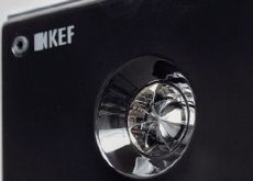 KEF C5 Gdy zabrak�o Uni-Q... g�o�nik wysokotonowy zosta�
zamontowany w bardziej tradycyjny spos�b, ale i tak
wygl�da atrakcyjnie, r�wnie� za spraw�
