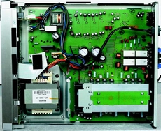 Kenwood AX-7 Tranzystory
Sankena
przykr�cono do
radiatora
ch�odzonego
wentylatorem.