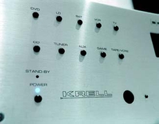 Krell SHOWCASE PROCESSOR Zaprojektowanie
eleganckiego
frontu procesora,
przy koniecznej
du�ej liczbie
przycisk�w
i spe�nieniu
podstawowych
warunk�w
ergonomii, to du�e
wyzwanie dla
projektant�w.