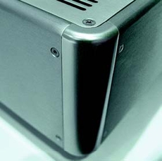 Krell SHOWCASE PROCESSOR Modu�owe obudowy
zapewniaj� wysok� sztywno��
- na zdj�ciu zwornik.
