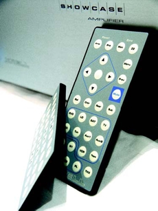 Krell SHOWCASE PROCESSOR Piloty maj� grubo�� karty kredytowej.
Przy zakupie Krella karty kredytowe te� si�
mog� przyda�.