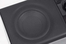 LG HB954PB Subwoofer w klasycznym uk�adzie
- na przedniej �ciance znalaz� si� zar�wno
g�o�nik, jak i wylot bas-refleksu.