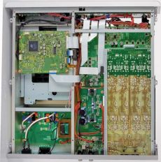 Luxman D-08 Szczelnie zaekranowany transformator przypomina
