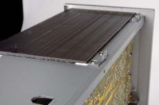 Luxman D-08 Boki wewn�trznego
chassis odtwarzacza
zosta�y oklejone
grubymi p�atami
mikrogumy.