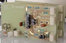 Luxman D-08 P�ytka z konwersj�
I/U oraz wst�pnymi
wzmacniaczami
oparta jest na
tranzystorach.