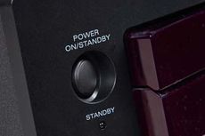 Marantz BD7003 Zaokr�glane boczne �cianki definiuj� nowy
styl Marantza, obecny w wi�kszo�ci produkowanych urz�dze�.