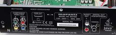 Marantz BD7003 Procesory wizyjne znajduj� si� na odwrocie
drukowanej p�ytki, w szczelinie mi�dzy dolnym
modu�em, dlatego potrzebna jest pomoc
wentylatora.