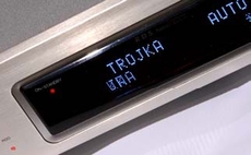 Marantz ST7001 Wy�wietlacz jest
czytelny, dobrze
pouk�adany. Pomagaj�
te� kolorowe diody,
informuj�ce o parametrach
sygna�u.