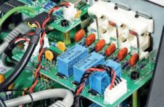 Musical Fidelity M1CLiC Selektor wej�� przedwzmacniacza -
na przeka�nikach.