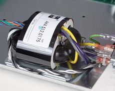 Micromega CD-10 Transformator R-core jest charakterystyczny
dla urz�dze� japo�skich 